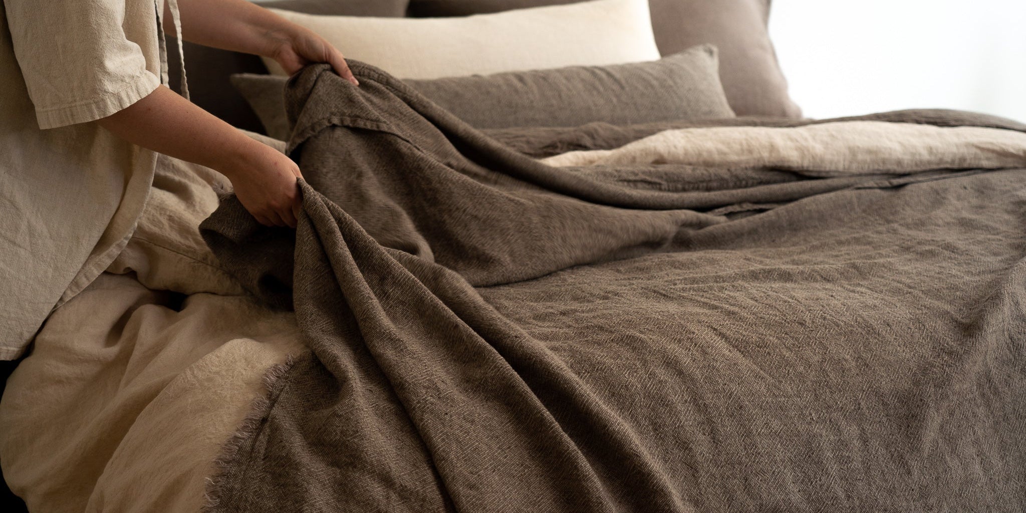 Weighted Blankets vs. Linen Duvets: Which Is Better for Anxiety & Relaxation?
