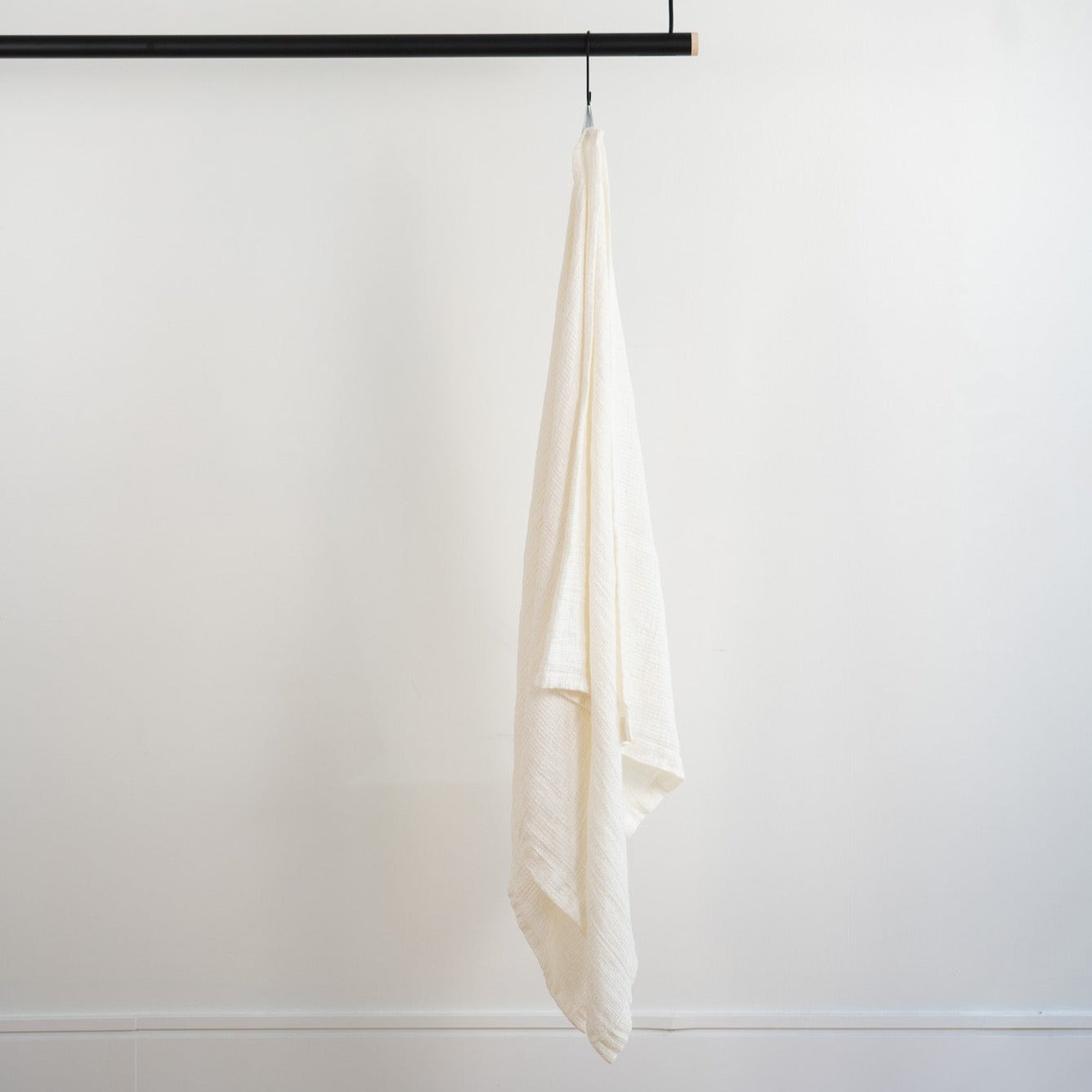 #color_off-white