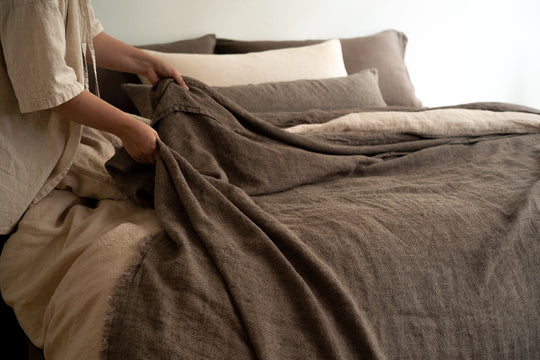 Weighted Blankets vs. Linen Duvets: Which Is Better for Anxiety &amp; Relaxation?