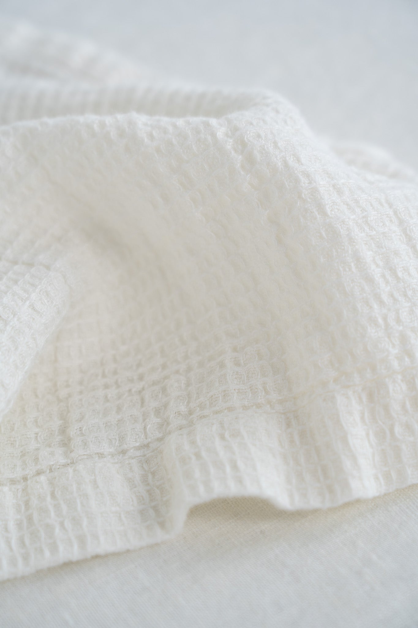 #color_off-white
