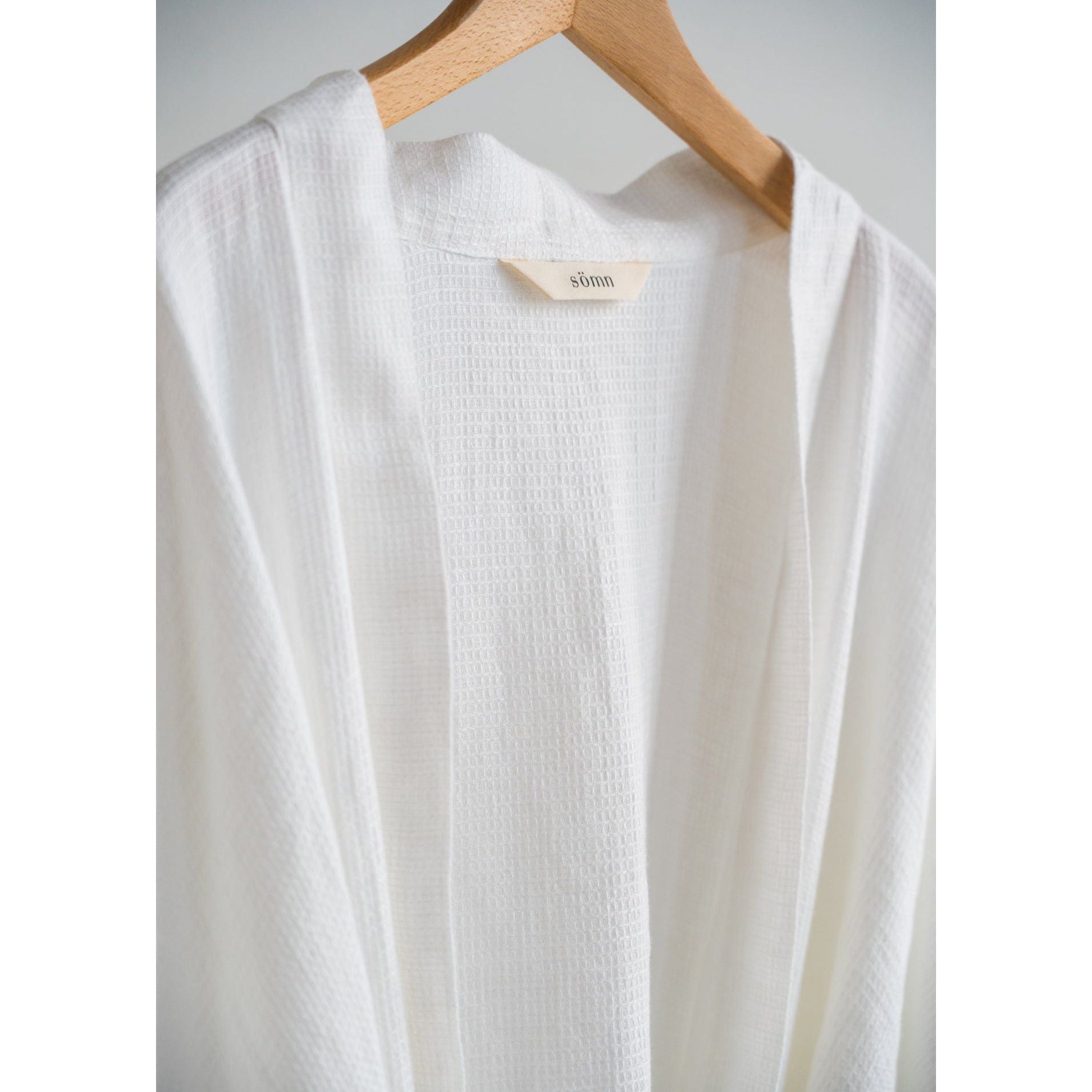 #color_optic-white